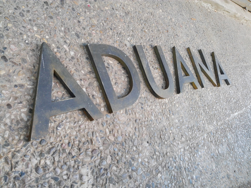 cartel letras aduana madera 29.2x21.7-26x2 1u